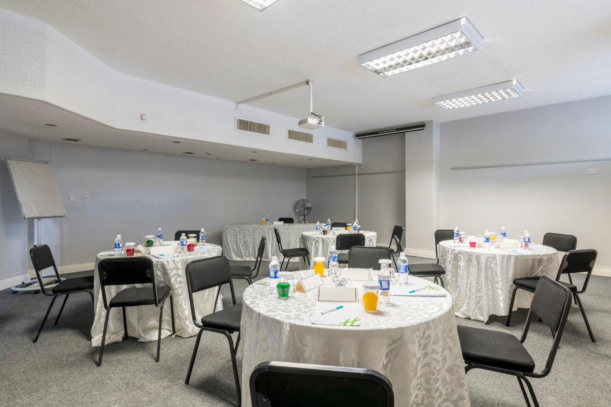 Holiday Inn - Mutare By Ihg Экстерьер фото