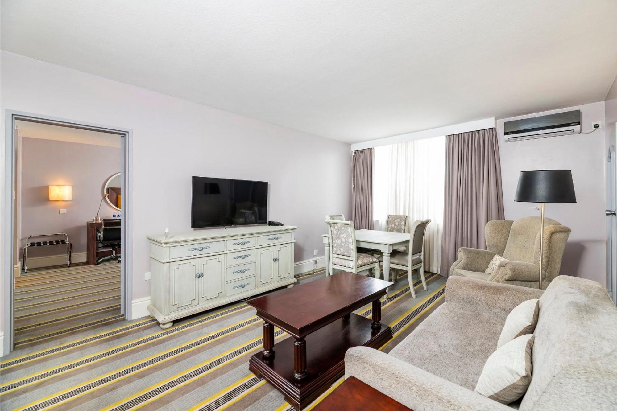 Holiday Inn - Mutare By Ihg Экстерьер фото