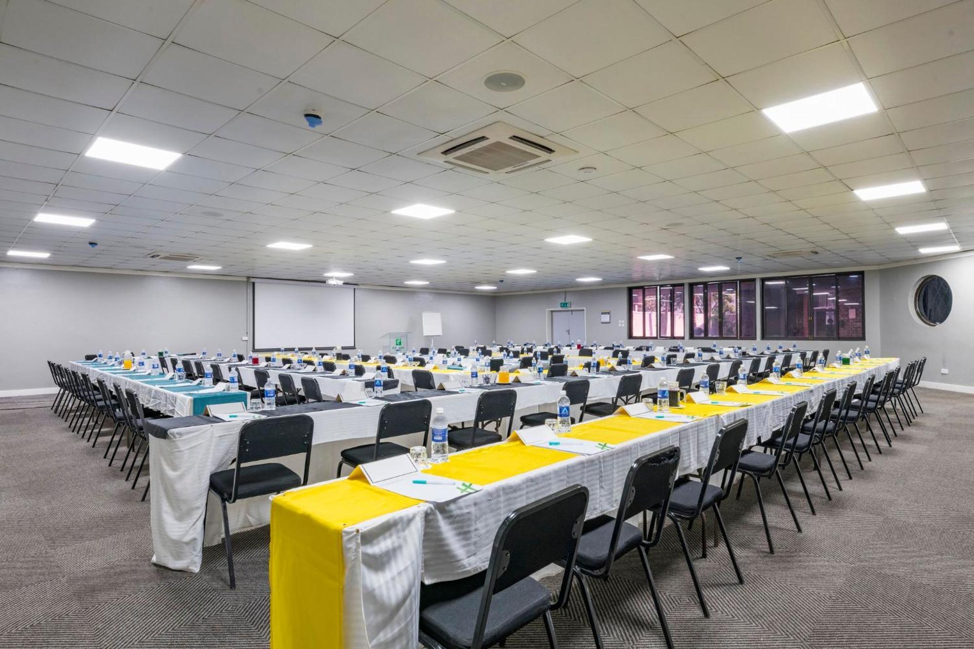 Holiday Inn - Mutare By Ihg Экстерьер фото